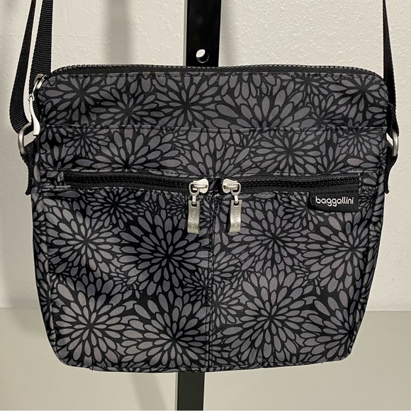 Baggallini Comrade Crossbody Shoulder Bag Gray Black Abstract Floral